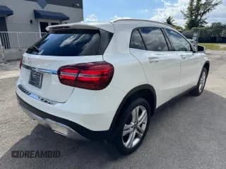 ✅ 2019 Mercedes-Benz GLA 250 • VIN: WDCTG4EB3KJ551881 • Лот: 92629685. Опубликован ранее на Copart с пробегом 90 251 миль. Бесплатный доступ к архиву аукционных продаж из США и подробный отчёт об истории автомобиля на DreamBid. Изображение 3.