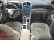 2015 Chevrolet Malibu LS z VIN 1G11B5SL8FF353796, wystawiony jako Copart lot #86451575 z przebiegiem 161 391 mil mil oraz Szkoda całkowita • Salvage title. Historia ofert i sprzedaży dostępna na DreamBid. Obrazek 8.