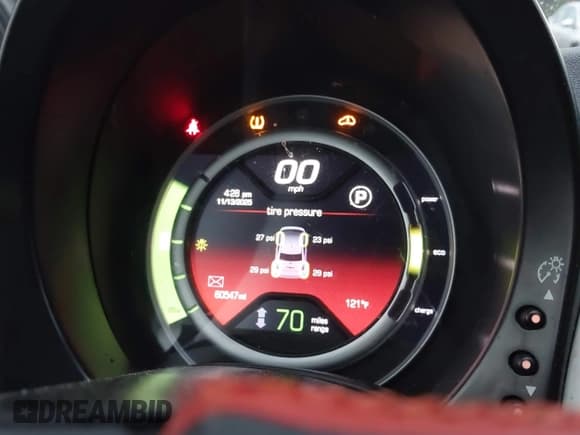 ✅ 2015 FIAT 500e • VIN: 3C3CFFGE4FT507130 • Lot: 43680408. Wystawiony na IAAI z przebiegiem 60 547 mil. Bezpłatny archiwum sprzedaży aukcyjnych z USA i szczegółowy raport historii pojazdu na DreamBid. Zdjęcie 7.