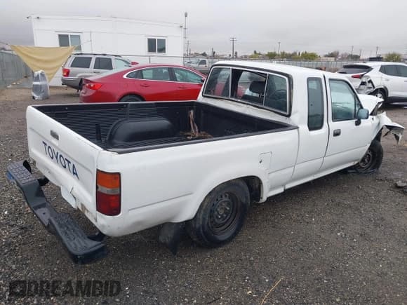✅ 1993 Toyota Pickup DLX • VIN: JT4RN93P9P5086184 • Lot: 41434389. Listed on IAAI with 207,014 mi. Free auction sales archive from the USA and detailed vehicle history report at DreamBid. Image 4.