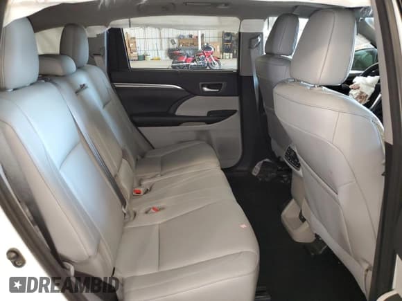 ✅ 2018 Toyota Highlander Limited Platinum • VIN: 5TDYZRFH8JS237229 • Lot: 81970255. Wystawiony na Copart z przebiegiem 38 365 mil. Bezpłatny archiwum sprzedaży aukcyjnych z USA i szczegółowy raport historii pojazdu na DreamBid. Zdjęcie 11.