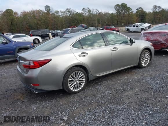 ✅ 2016 Lexus ES 330 • VIN: JTHBK1GG5G2224406 • Lot: 43776927. Listed on IAAI with 71,410 mi. Free auction sales archive from the USA and detailed vehicle history report at DreamBid. Image 4.