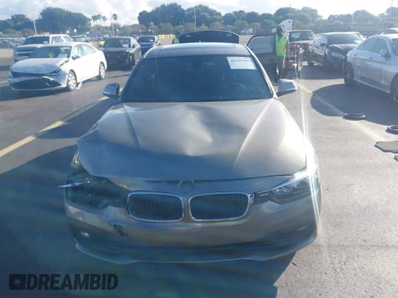 ✅ 2017 BMW 3 Series 320i xDrive • VIN: WBA8E5G39HNU44278 • Лот: 43797502. Опубликован ранее на IAAI с пробегом 54 132 миль. Бесплатный доступ к архиву аукционных продаж из США и подробный отчёт об истории автомобиля на DreamBid. Изображение 12.