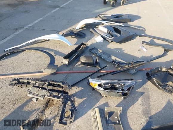 ✅ 2020 Ford Explorer XLT • VIN: 1FMSK7DH9LGB15277 • Lot: 43677993. Wystawiony na IAAI z przebiegiem 98 285 mil. Bezpłatny archiwum sprzedaży aukcyjnych z USA i szczegółowy raport historii pojazdu na DreamBid. Zdjęcie 20.