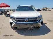 ✅ 2023 Volkswagen Taos S • VIN: 3VVDX7B28PM381013 • Lot: 66234735. Wystawiony na Copart z przebiegiem 19 060 mil. Bezpłatny archiwum sprzedaży aukcyjnych z USA i szczegółowy raport historii pojazdu na DreamBid. Zdjęcie 5.