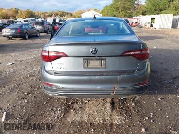 ✅ 2022 Volkswagen Jetta S • VIN: 3VWCM7BU0NM015609 • Lot: 43488392. Listed on IAAI with 26,331 mi. Free auction sales archive from the USA and detailed vehicle history report at DreamBid. Image 17.