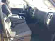 2016 Chevrolet Silverado 1500 LT z VIN 3GCPCREC5GG124235, wystawiony jako IAAI lot #43246919 z przebiegiem 62 343 mil mil oraz . Historia ofert i sprzedaży dostępna na DreamBid. Obrazek 5.