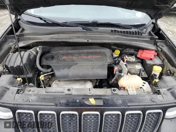 ✅ 2019 Jeep Renegade Latitude • VIN: ZACNJABB7KPK75401 • Lot: 90542975. Wystawiony na Copart z przebiegiem 142 389 mil. Bezpłatny archiwum sprzedaży aukcyjnych z USA i szczegółowy raport historii pojazdu na DreamBid. Zdjęcie 12.