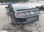 ✅ 2014 Ford Mustang V6 • VIN: 1ZVBP8AM5E5312911 • Lot: 43035945. Wystawiony na IAAI z przebiegiem 131 521 mil. Bezpłatny archiwum sprzedaży aukcyjnych z USA i szczegółowy raport historii pojazdu na DreamBid. Zdjęcie 3.