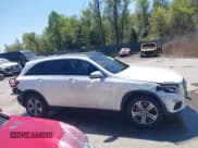 ✅ 2019 Mercedes-Benz GLC 300 • VIN: WDC0G4KB7KF642680 • Lot: 42032973. Wystawiony na IAAI z przebiegiem 137 539 mil. Bezpłatny archiwum sprzedaży aukcyjnych z USA i szczegółowy raport historii pojazdu na DreamBid. Zdjęcie 14.