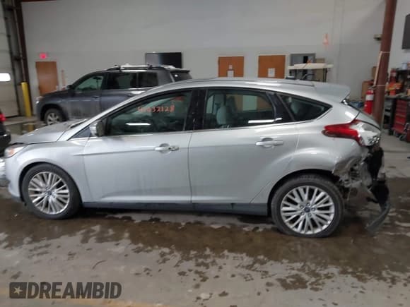 ✅ 2018 Ford Focus Titanium • VIN: 1FADP3N25JL261736 • Лот: 41032128. Опубликован ранее на IAAI с пробегом 59 142 миль. Бесплатный доступ к архиву аукционных продаж из США и подробный отчёт об истории автомобиля на DreamBid. Изображение 14.