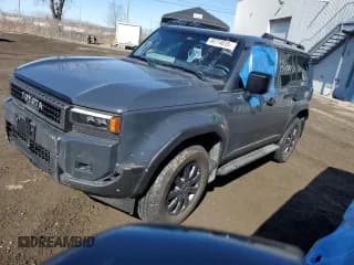 ✅ 2024 Toyota Land Cruiser • VIN: JTEABFAJ7RK005895 • Lot: 49774815. Wystawiony na Copart z przebiegiem 10 804 mil. Bezpłatny archiwum sprzedaży aukcyjnych z USA i szczegółowy raport historii pojazdu na DreamBid. Zdjęcie 1.