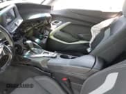 ✅ 2017 Chevrolet Camaro 1LT • VIN: 1G1FB1RX7H0148872 • Lot: 42499093. Wystawiony na IAAI z przebiegiem Nie podano. Bezpłatny archiwum sprzedaży aukcyjnych z USA i szczegółowy raport historii pojazdu na DreamBid. Zdjęcie 5.