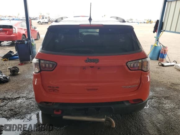 ✅ 2019 Jeep Compass Trailhawk • VIN: 3C4NJDDB4KT690735 • Lot: 82142865. Wystawiony na Copart z przebiegiem 56 432 mil. Bezpłatny archiwum sprzedaży aukcyjnych z USA i szczegółowy raport historii pojazdu na DreamBid. Zdjęcie 6.