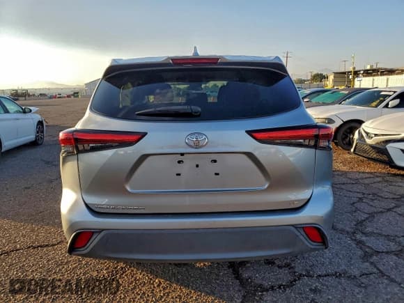 ✅ 2020 Toyota Highlander LE • VIN: 5TDZZRAH2LS007233 • Lot: 90550335. Wystawiony na Copart z przebiegiem 94 937 mil. Bezpłatny archiwum sprzedaży aukcyjnych z USA i szczegółowy raport historii pojazdu na DreamBid. Zdjęcie 6.