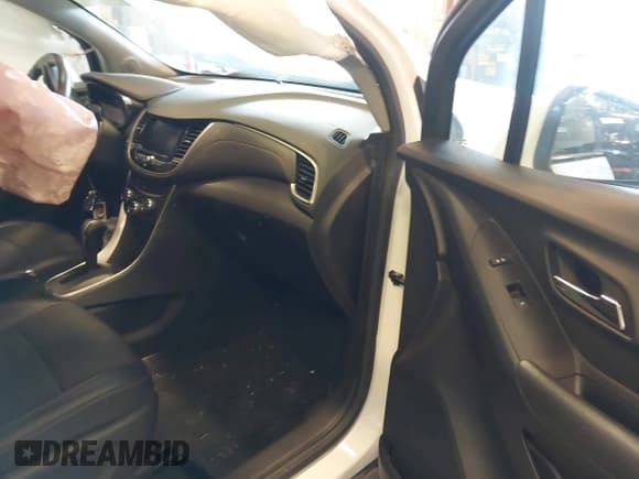 ✅ 2020 Chevrolet Trax LT • VIN: KL7CJLSB5LB064146 • Lot: 43516852. Wystawiony na IAAI z przebiegiem 59 131 mil. Bezpłatny archiwum sprzedaży aukcyjnych z USA i szczegółowy raport historii pojazdu na DreamBid. Zdjęcie 5.