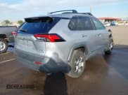 ✅ 2022 Toyota RAV4 Hybrid XLE • VIN: 4T3RWRFV8NU052766 • Lot: 43836286. Wystawiony na IAAI z przebiegiem 44 609 mil. Bezpłatny archiwum sprzedaży aukcyjnych z USA i szczegółowy raport historii pojazdu na DreamBid. Zdjęcie 4.