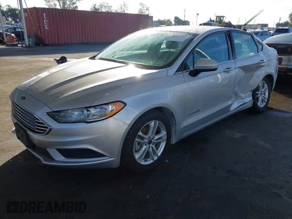 ✅ 2018 Ford Fusion SE • VIN: 3FA6P0LU3JR191716 • Lot: 43733360. Wystawiony na IAAI z przebiegiem 56 575 mil. Bezpłatny archiwum sprzedaży aukcyjnych z USA i szczegółowy raport historii pojazdu na DreamBid. Zdjęcie 2.