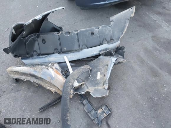 ✅ 2022 Toyota Corolla Cross LE • VIN: 7MUBAABG6NV025307 • Lot: 43472550. Wystawiony na IAAI z przebiegiem 25 870 mil. Bezpłatny archiwum sprzedaży aukcyjnych z USA i szczegółowy raport historii pojazdu na DreamBid. Zdjęcie 12.