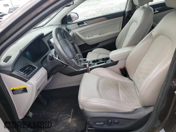 ✅ 2017 Hyundai Sonata Sport • VIN: 5NPE34AF8HH592740 • Лот: 40680043. Опубликован ранее на Copart с пробегом 69 117 миль. Бесплатный доступ к архиву аукционных продаж из США и подробный отчёт об истории автомобиля на DreamBid. Изображение 7.