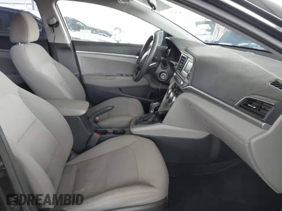 2019 Hyundai Elantra SE z VIN 5NPD74LF2KH487647, wystawiony jako IAAI lot #42182698 z przebiegiem 108 092 mil mil oraz . Historia ofert i sprzedaży dostępna na DreamBid. Obrazek 5.