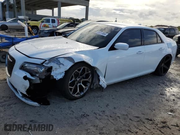 ✅ 2016 Chrysler 300 S • VIN: 2C3CCABT6GH117917 • Lot: 85517084. Listed on Copart with 122,838 mi. Free auction sales archive from the USA and detailed vehicle history report at DreamBid. Image 1.