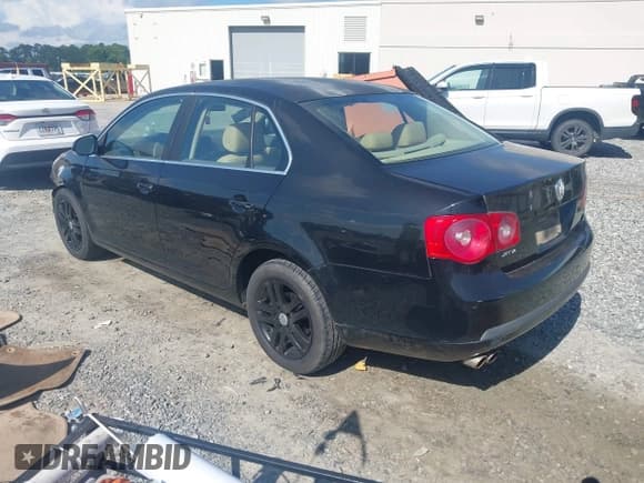 ✅ 2006 Volkswagen Jetta 2.5L • VIN: 3VWRF71K56M817059 • Лот: 42975497. Опубликован ранее на IAAI с пробегом 134 629 миль. Бесплатный доступ к архиву аукционных продаж из США и подробный отчёт об истории автомобиля на DreamBid. Изображение 3.