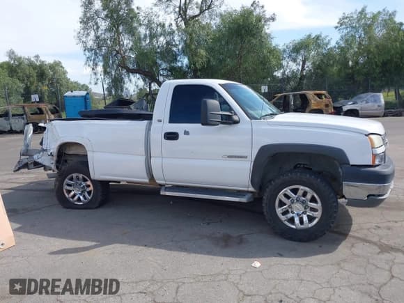 ✅ 2005 Chevrolet Silverado 2500HD Work Truck • VIN: 1GCHC24U95E146040 • Лот: 41890471. Опубликован ранее на IAAI с пробегом 190 128 миль. Бесплатный доступ к архиву аукционных продаж из США и подробный отчёт об истории автомобиля на DreamBid. Изображение 14.