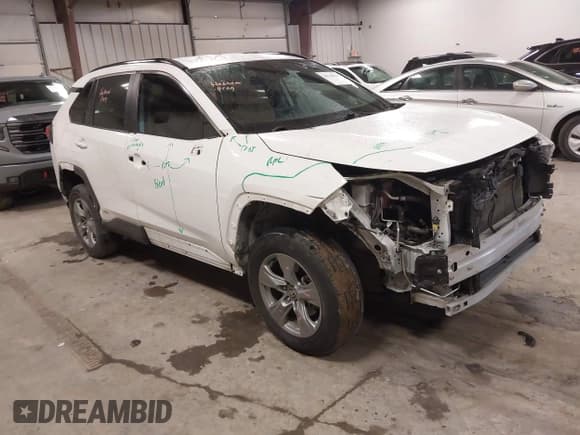 ✅ 2022 Toyota RAV4 Hybrid XLE • VIN: 4T3RWRFV0NU068864 • Lot: 43746864. Wystawiony na IAAI z przebiegiem 54 024 mil. Bezpłatny archiwum sprzedaży aukcyjnych z USA i szczegółowy raport historii pojazdu na DreamBid. Zdjęcie 1.