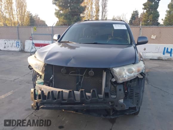 ✅ 2012 Toyota Highlander SE • VIN: 5TDBK3EH1CS172865 • Lot: 43763952. Wystawiony na IAAI z przebiegiem 139 722 mil. Bezpłatny archiwum sprzedaży aukcyjnych z USA i szczegółowy raport historii pojazdu na DreamBid. Zdjęcie 12.