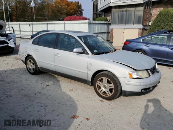 ✅ 2000 Volkswagen Passat • VIN: WVWUH23B2YE318560 • Lot: 77360424. Listed on Copart with 120,748 mi. Free auction sales archive from the USA and detailed vehicle history report at DreamBid. Image 4.