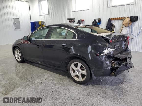 ✅ 2013 Volvo S60 T5 Premier • VIN: YV1612FS5D2187476 • Лот: 90112445. Опубликован ранее на Copart с пробегом 125 795 миль. Бесплатный доступ к архиву аукционных продаж из США и подробный отчёт об истории автомобиля на DreamBid. Изображение 2.