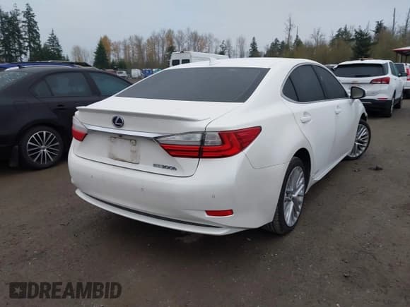 ✅ 2016 Lexus ES 300h • VIN: JTHBW1GG9G2110204 • Lot: 43760130. Listed on IAAI with 82,137 mi. Free auction sales archive from the USA and detailed vehicle history report at DreamBid. Image 4.