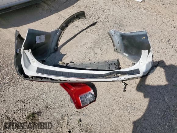 ✅ 2020 Ford Explorer Platinum • VIN: 1FM5K8HC5LGB15875 • Lot: 91619765. Wystawiony na Copart z przebiegiem 133 374 mil. Bezpłatny archiwum sprzedaży aukcyjnych z USA i szczegółowy raport historii pojazdu na DreamBid. Zdjęcie 13.