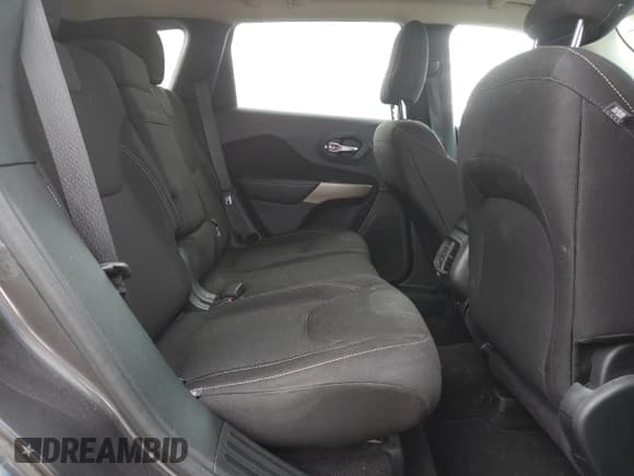 ✅ 2017 Jeep Cherokee 75th Anniversary Edition • VIN: 1C4PJLCB2HW641928 • Lot: 70887955. Wystawiony na Copart z przebiegiem 109 686 mil. Bezpłatny archiwum sprzedaży aukcyjnych z USA i szczegółowy raport historii pojazdu na DreamBid. Zdjęcie 11.