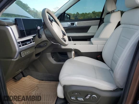 ✅ 2024 Hyundai Santa Fe Calligraphy • VIN: 5NMP54GL9RH053655 • Лот: 80542235. Опубликован ранее на Copart с пробегом 10 897 миль. Бесплатный доступ к архиву аукционных продаж из США и подробный отчёт об истории автомобиля на DreamBid. Изображение 7.