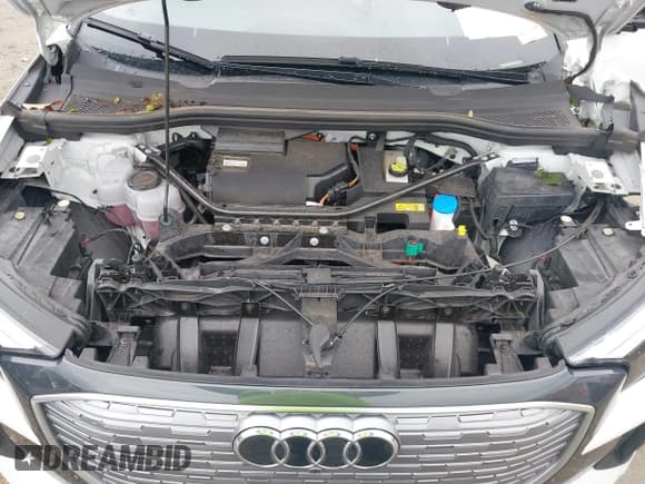 ✅ 2023 Audi Q4 e-tron Premium Plus • VIN: WA1BCBFZ4PP012097 • Lot: 42925279. Wystawiony na IAAI z przebiegiem 78 749 mil. Bezpłatny archiwum sprzedaży aukcyjnych z USA i szczegółowy raport historii pojazdu na DreamBid. Zdjęcie 10.