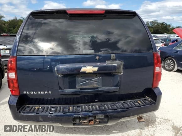 ✅ 2007 Chevrolet Suburban Commercial • VIN: 3GNGK26K97G165152 • Lot: 74175354. Wystawiony na Copart z przebiegiem 368 519 mil. Bezpłatny archiwum sprzedaży aukcyjnych z USA i szczegółowy raport historii pojazdu na DreamBid. Zdjęcie 6.