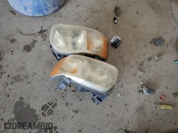 ✅ 2003 Ford Escape XLS Popular • VIN: 1FMYU92153KB77407 • Lot: 62953535. Listed on Copart with 209,286 mi. Free auction sales archive from the USA and detailed vehicle history report at DreamBid. Image 13.