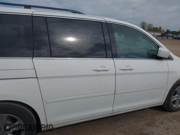 ✅ 2010 Honda Odyssey Touring • VIN: 5FNRL3H9XAB074564 • Lot: 43542369. Wystawiony na IAAI z przebiegiem 211 048 mil. Bezpłatny archiwum sprzedaży aukcyjnych z USA i szczegółowy raport historii pojazdu na DreamBid. Zdjęcie 13.
