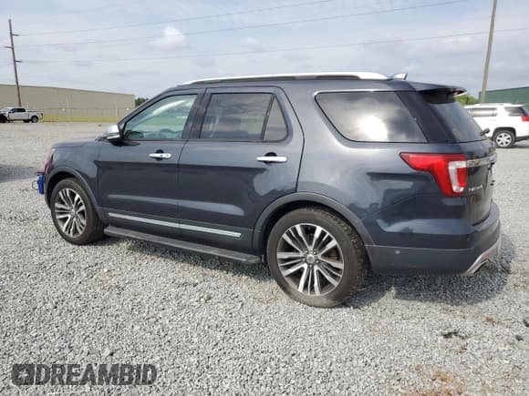 ✅ 2017 Ford Explorer Platinum • VIN: 1FM5K8HT8HGD79728 • Lot: 54225335. Wystawiony na Copart z przebiegiem 108 409 mil. Bezpłatny archiwum sprzedaży aukcyjnych z USA i szczegółowy raport historii pojazdu na DreamBid. Zdjęcie 2.