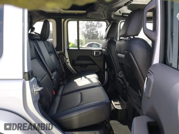 ✅ 2024 Jeep Wrangler Rubicon X • VIN: 1C4RJXR63RW145936 • Lot: 42562942. Listed on IAAI with 9,465 mi. Free auction sales archive from the USA and detailed vehicle history report at DreamBid. Image 8.