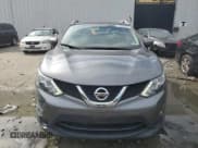 ✅ 2018 Nissan Rogue S • VIN: JN1BJ1CR6JW202848 • Lot: 64065585. Wystawiony na Copart z przebiegiem 104 755 mil. Bezpłatny archiwum sprzedaży aukcyjnych z USA i szczegółowy raport historii pojazdu na DreamBid. Zdjęcie 5.