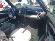 ✅ 2014 MINI Convertible S • VIN: WMWZP3C58ET298621 • Lot: 42799518. Wystawiony na IAAI z przebiegiem 92 279 mil. Bezpłatny archiwum sprzedaży aukcyjnych z USA i szczegółowy raport historii pojazdu na DreamBid. Zdjęcie 5.