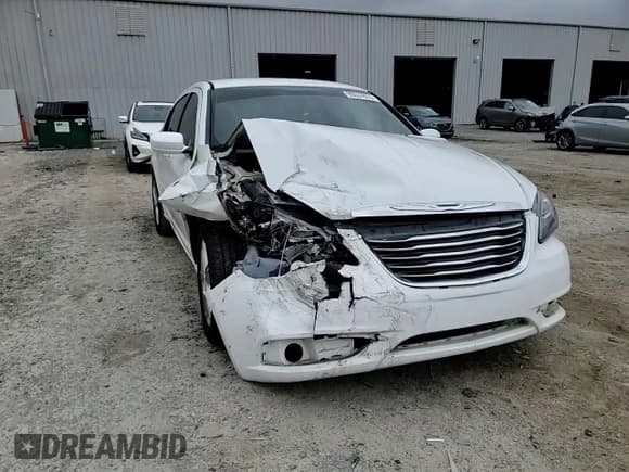 ✅ 2014 Chrysler 200 Touring • VIN: 1C3CCBBG4EN236661 • Lot: 90537815. Wystawiony na Copart z przebiegiem 237 483 mil. Bezpłatny archiwum sprzedaży aukcyjnych z USA i szczegółowy raport historii pojazdu na DreamBid. Zdjęcie 13.