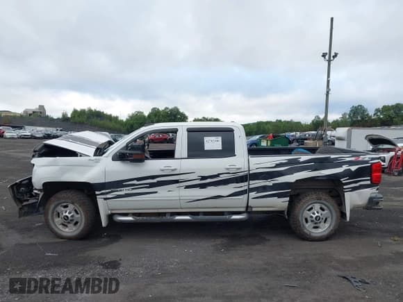 ✅ 2017 Chevrolet Silverado 2500HD LT • VIN: 1GC1KVEG7HF217930 • Lot: 42763106. Listed on IAAI with 110,239 mi. Free auction sales archive from the USA and detailed vehicle history report at DreamBid. Image 14.