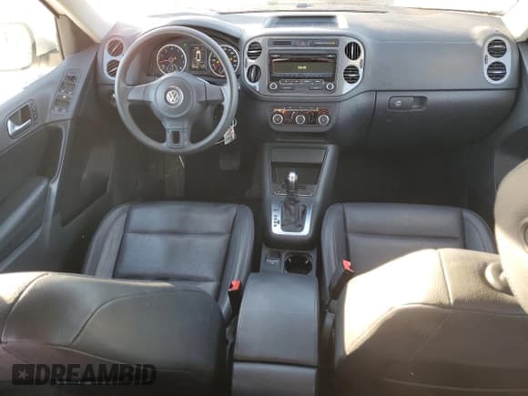 ✅ 2012 Volkswagen Tiguan LE • VIN: WVGAV7AXXCW568697 • Lot: 43210435. Listed on Copart with 181,249 mi. Free auction sales archive from the USA and detailed vehicle history report at DreamBid. Image 8.