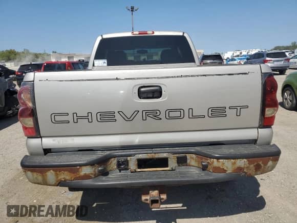 2006 Chevrolet Silverado 1500 LS z VIN 1GCEK19V26Z143573, wystawiony jako Copart lot #70707094 z przebiegiem 223 853 mil mil oraz Szkoda całkowita • Salvage title. Historia ofert i sprzedaży dostępna na DreamBid. Obrazek 6.