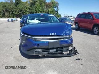 ✅ 2025 Kia K4 LXS • VIN: 3KPFT4DE4SE150671 • Lot: 86652185. Wystawiony na Copart z przebiegiem 3 398 mil. Bezpłatny archiwum sprzedaży aukcyjnych z USA i szczegółowy raport historii pojazdu na DreamBid. Zdjęcie 5.