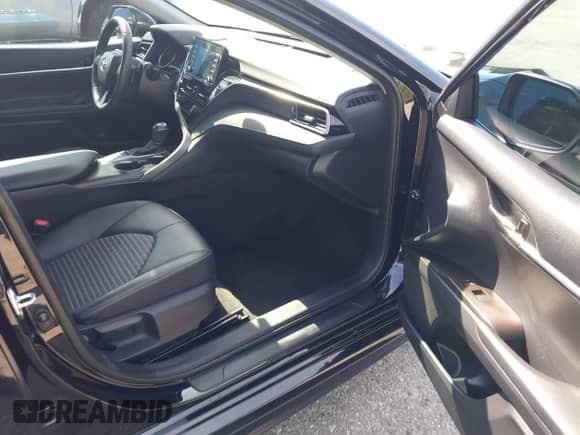 2022 Toyota Camry SE z VIN 4T1T11AK0NU044270, wystawiony jako IAAI lot #42805286 z przebiegiem 49 468 mil mil oraz . Historia ofert i sprzedaży dostępna na DreamBid. Obrazek 5.